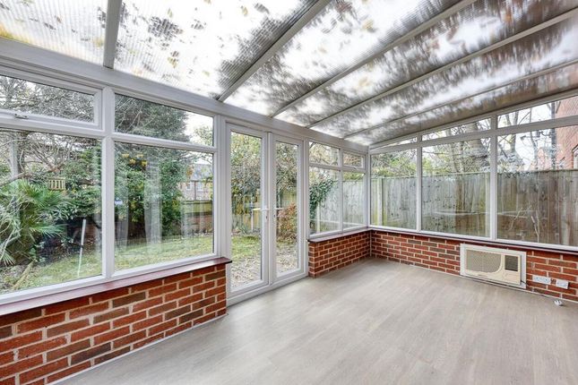 14, Lawrence Avenue, Nottingham photo 4