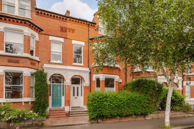 Flat for sale in Holmdene Avenue, Herne Hill, London