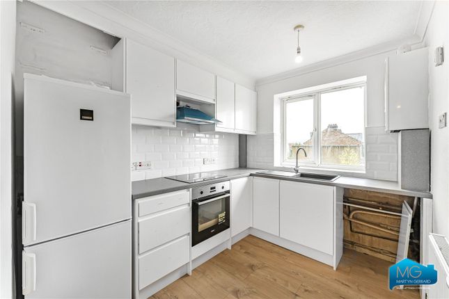 Flat to rent in Woodhouse Road, North Finchley, London