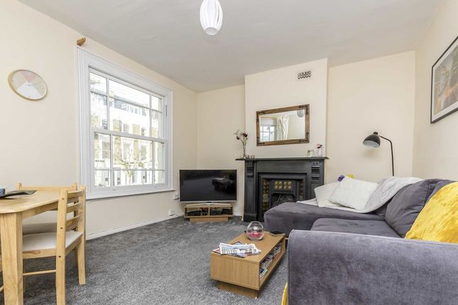 Flat to rent in St. John's Hill, London
