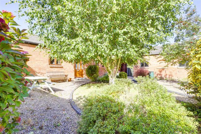1 Grove Farm Lambley Road, Nottingham photo 4