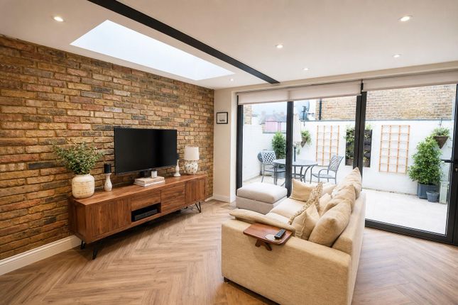 2-bed flat on Kellino Street, London, £550,000