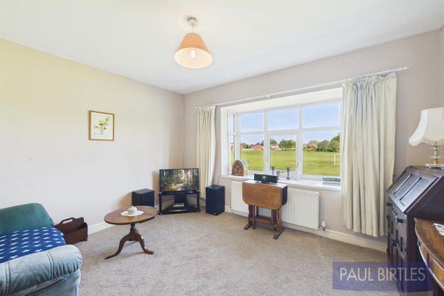 Flat 15, Queens Court, Woodsend Road, Manchester photo 2