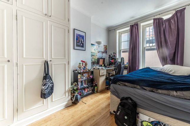 Flat for sale in Park Walk, Chelsea, London