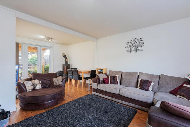 5, Ward Gardens, Cippenham photo 2