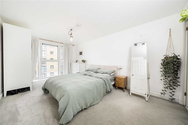 Flat for sale in Glaisher Street, London