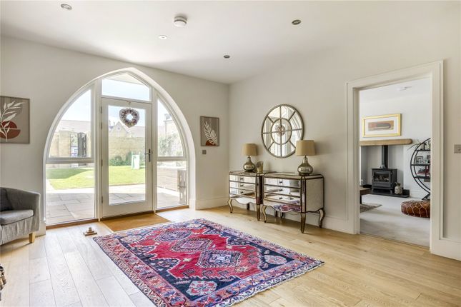 6, Barnard Crescent, Broadway photo 2