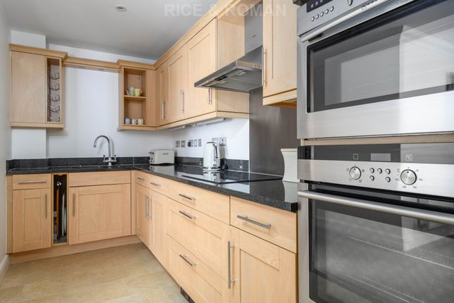 Flat 7 Cobham Grange, Between Streets, Cobham photo 4