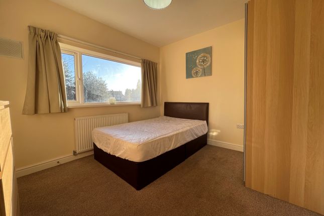 Room to rent in Grove Mount, South Kirkby, Pontefract, West Yorkshire