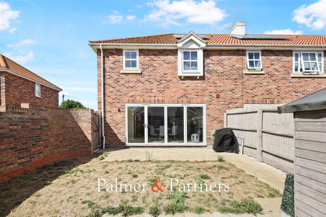 4 Oaklands,, Parsons Heath, Essex photo 4