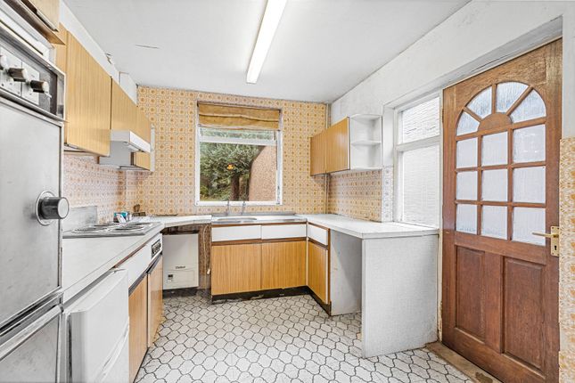 122, Parkside Drive, Hertfordshire photo 4