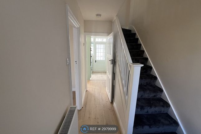 Elm Way, Worcester Park photo 3
