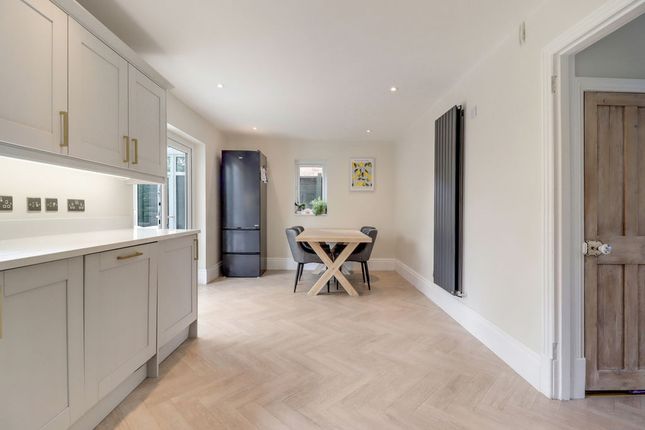 203, Guildford Road, Lightwater photo 2