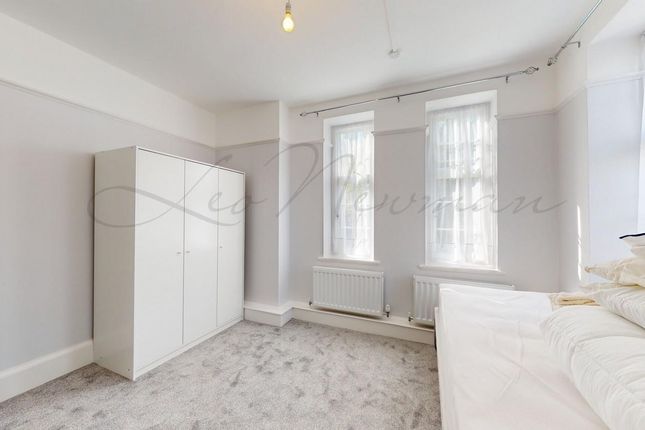 Flat to rent in North End Road, Golders Green