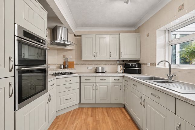 Sheralee, Wrens Road, Sittingbourne photo 4