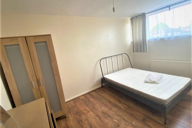 Room to rent in Blenheim Gardens, Brixton, London