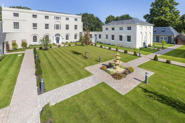 Thumbnail Flat for sale in Stroude Road, Egham