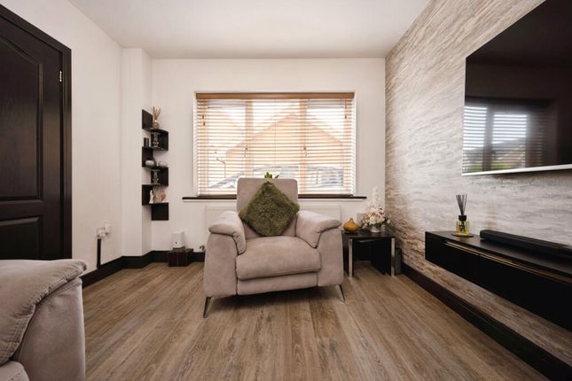 10, Rockfield Drive, Luton photo 5