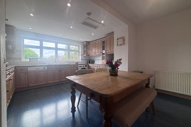347, AYLESBURY photo 2