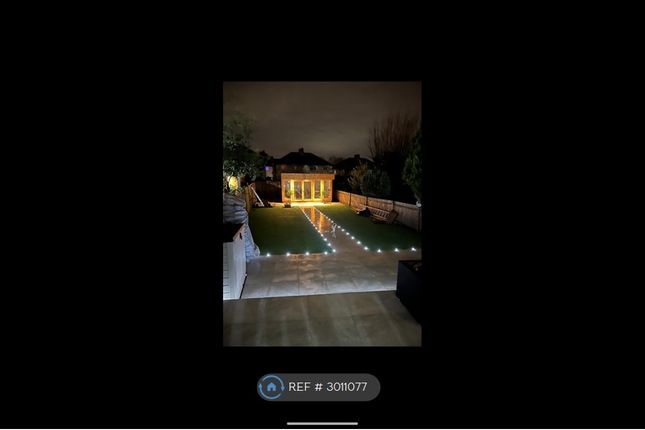 Blackwell Drive, Oxhey, Watford photo 2