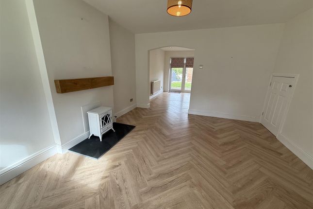 28, Clos Y Gelli, Llanelli photo 2