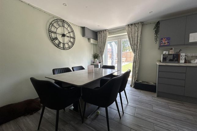 21, Alexandra Road, Bridport photo 4