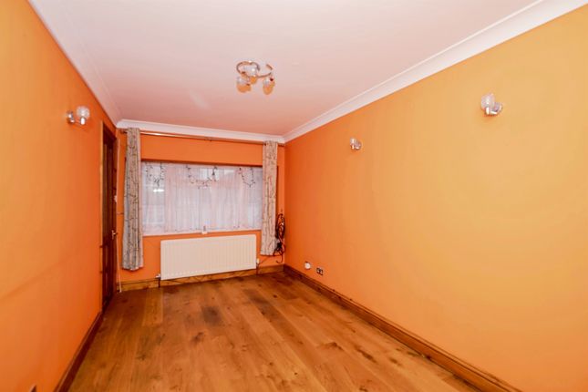 17, Croft Close, Chatham photo 2