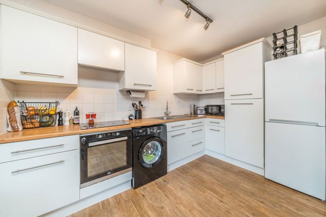 Flat 14, 5, Mackintosh Lane, London photo 3