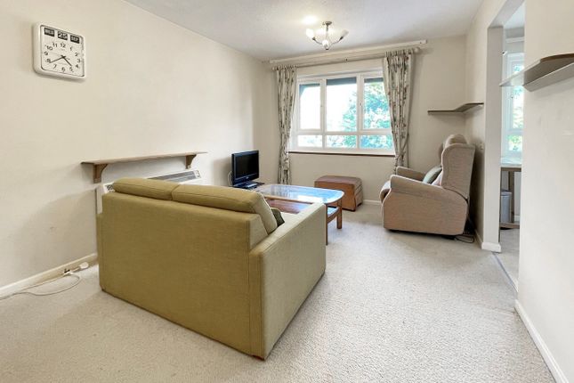 27 Kings Lodge, King George V Road, Amersham photo 2