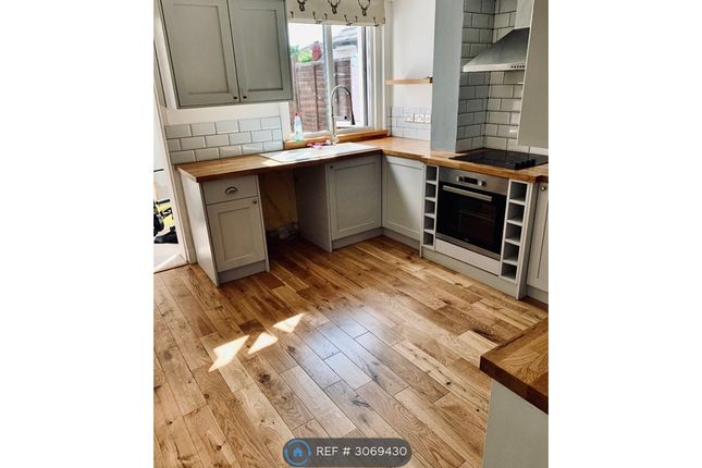 Hazelwick Road, Crawley photo 3