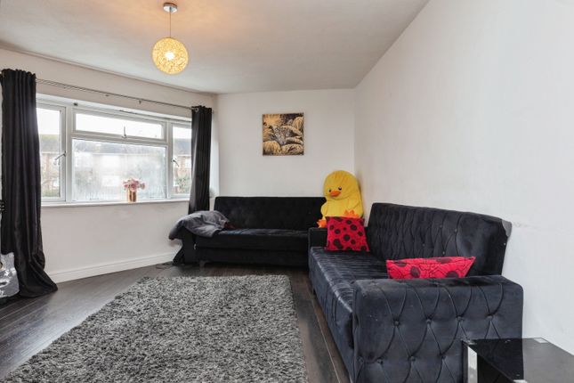 5a Petersen Court, Lower Road, Loughton photo 2