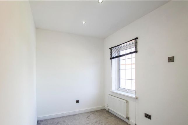79 Collins Avenue, Sutton-In-Ashfield, Nottinghamshire photo 2