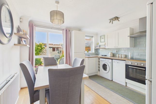 8, Englefield, Horsham photo 3