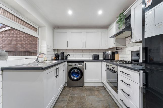 4 Cheltenham Crescent, Runcorn photo 4