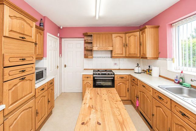159, Oakwood Avenue, Wakefield photo 4