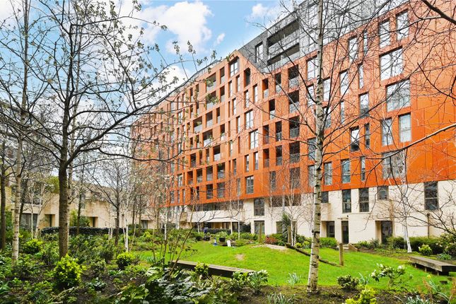 Flat for sale in Gordian Apartments, 34 Cable Walk, Greenwich, London