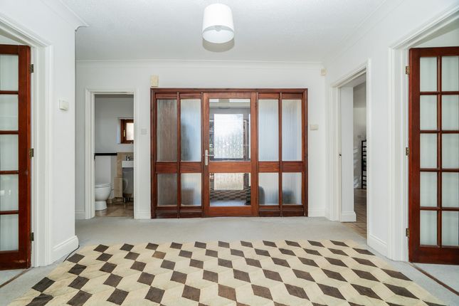 18, Redland Drive, Milton Keynes photo 3