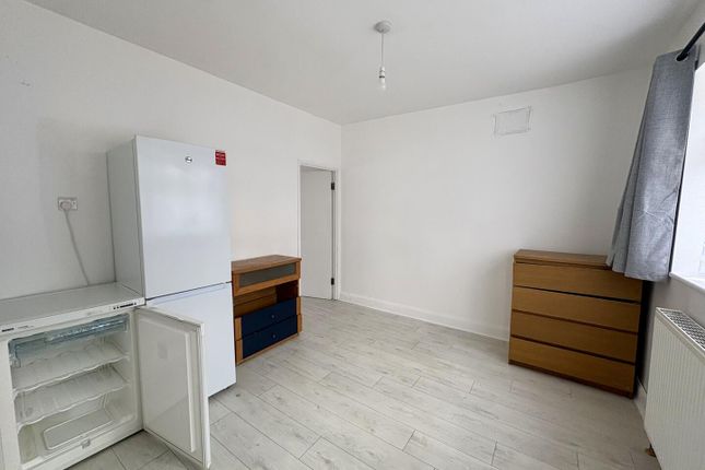 11, Sandringham Road, Barking photo 5
