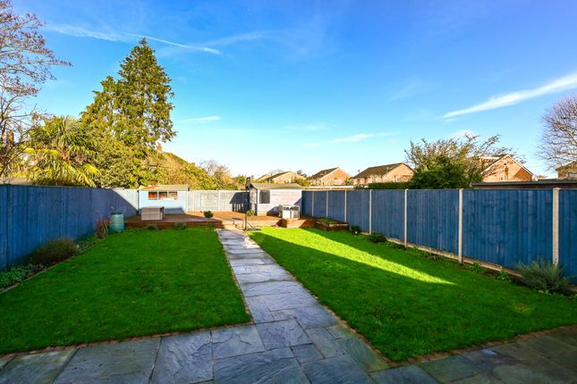 10, Meadway, Surrey photo 3