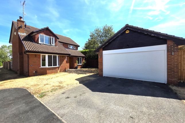 26, Thornbers Way, Reading photo 2