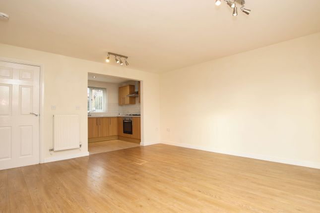 16a, Clos Creyr, Llantwit Fardre photo 3