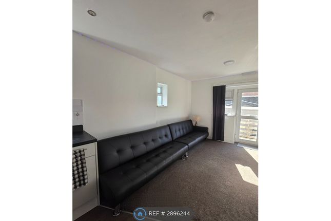 Flat 2, Pen y Wain Road, Cardiff photo 2