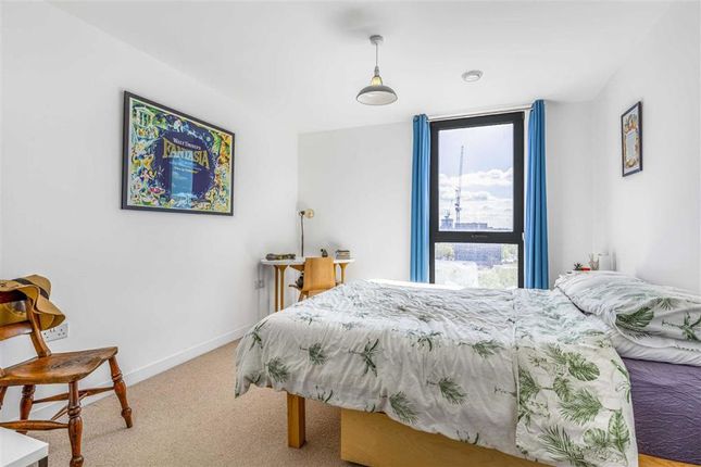 Flat for sale in Rotherhithe New Road, London