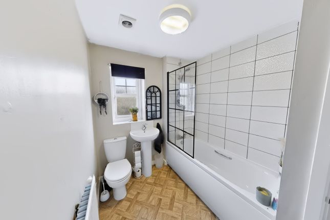 12 Gibfield Park Avenue, Manchester photo 4