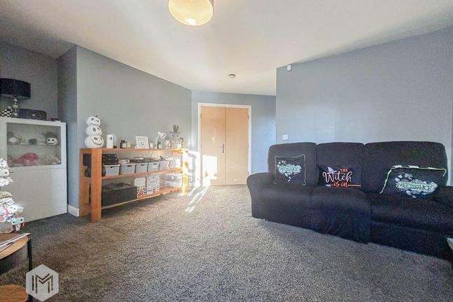 6 Bellfield View, Bolton photo 3