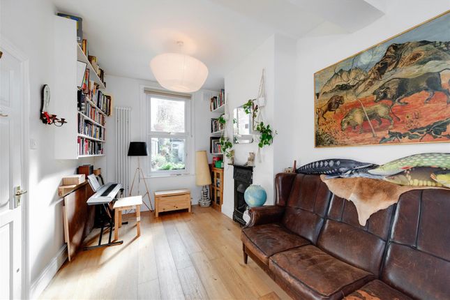 16, Lewis Street, London photo 4