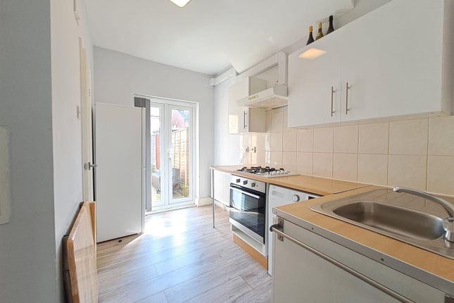 Thumbnail Flat to rent in Winchester Road, London