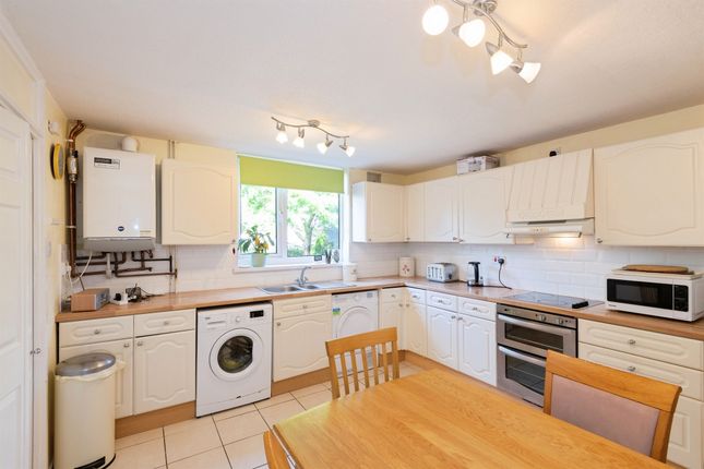 9, Grove Close, WATCHET photo 3