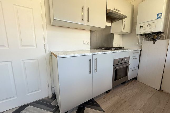 85B, Cardinal Avenue, Borehamwood photo 5