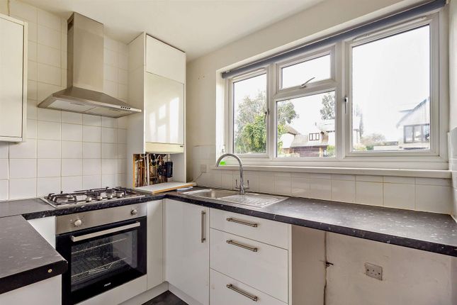 6 Rushdene Court, Doddinghurst Road, Brentwood photo 4